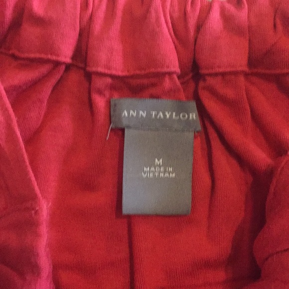 Like New!!! Ann Taylor No sleeve fun summer top. - Picture 2 of 3